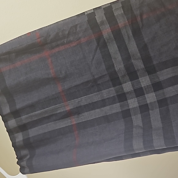 Burberry Scarf - Picture 3 of 8